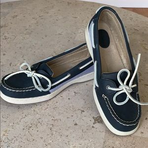 Bass leather boat shoes size 9
